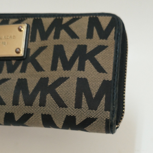 Michael Kors Monogram Wallet - Picture 7 of 12